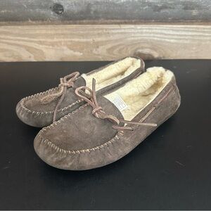 UGG Women's Dakota Brown Suede Cozy Slippers Sherpa Lined Slip On Size 7